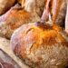 El Forn Xamba de l’Aldosa de la Massana és un d’aquells llocs que formen part del dia a dia del poble: producte honest, tradició, i un saber fer que es nota en cada peça. Un forn de tota la vida que ha sabut evolucionar sense perdre l’essència del món del pa. qualitat, matèries primeres naturals i cap classe de conservant o additiu químic. Només el necessari per fer un pa artesà i molt bo. Al Forn Xamba hi trobaràs pa artesà elaborat amb llevats de qualitat i farines seleccionades per Central Flequera, líders a Andorra en subministrament per a Forns, pastisseries, Restaurants, hotels i tota classe d’establiments que elaboren pa, pastissos o articles on hi ha necessitat d’utilitzar llevats, farines, etc. Xamba elabora pans amb aquella crosta cruixent i una molla plena d’aroma que només dona la fermentació lenta i natural. Les seves especialitats en panificació i pastisseria tradicional són un referent a la Massana: coques, ensaïmades, brioixos, croissants, pastissos casolans i una varietat de dolços naturals i saborosos des de la primera queixalada. També ofereixen una selecció de productes quotidians i de temporada, sempre amb la mateixa filosofia: proximitat, qualitat i autenticitat. I cada setmana un pa especial diferent com aquesta setmana el pa de garrofa. El Forn Xamba a l’aldosa de la Massana és aquell lloc on el bon pa encara té gust de forn, i on cada visita fa olor de pa, d’aquells forns de poble de fa més de 50 anys. XAMBA és el forn imprescindible de visitar. #FornXamba #Aldosa #Centralfleuqera #PaArtesà #PastisseriaTradiciona