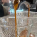 ☕️ Central Flequera · Gràcies, Can Fontcuberta! Ahir dimarts vam tenir el plaer de fer una nova degustació de Cafès NOVELL, en concret del nostre Cafè Gourmet Responsable, al Restaurant Can Fontcuberta d’Encamp, just al costat del Comú. Un espai que, amb el pas dels anys, s’ha convertit gairebé en el Bar del Poble d’Encamp, punt de trobada de veïns, famílies i amics. La família Fontcuberta, amb una trajectòria hostalera impecable, manté viu un restaurant emblemàtic, autèntic i de tota la vida. Un lloc on el vermut té gust de tradició, les tapes són generoses i el menú — saborós, abundant i honest — és un referent al país. Les seves especialitats, basades en la gastronomia tradicional, els esmorzars de qualitat, els plats combinats, els entrepans i una carta feta amb afecte, els han convertit en un establiment imprescindible. I la seva ubicació a la Plaça Arínsols, amb una terrassa magnífica i un ambient proper, fa que tothom s’hi senti com a casa. Per això, poder compartir-hi les degustacions del nostre Cafè Gourmet Responsable és un orgull. Un cafè en gra que manté tota la frescor, pensat per a sobretaules de qualitat i per a establiments que cuiden el producte com ho fa Can Fontcuberta. Si vols conèixer més sobre: Cafès Novell Degustacions professionals Restaurants emblemàtics d’Encamp Gràcies, Can Fontcuberta, per la vostra acollida, la vostra professionalitat i per formar part de la família de Central Flequera. #centralflequera #CafeNovell #Encamp #CanFontcuberta #GastronomiaAndorra