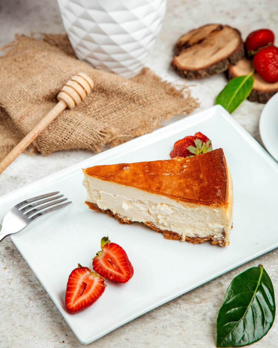 🥖✨ CENTRAL FLEQUERA — ARA TAMBÉ A CASA TEVA (Has de venir a recollir-ho) Saps que subministrem a gairebé totes les pastisseries, forns i restaurants d’Andorra?   La nostra feina sempre ha estat ajudar els professionals a crear pa, pastissos i postres de nivell, però ara… també comencem amb tu, persones que estimen la fleca i la pastisseria i volen fer creacions espectaculars a casa. Aquest vídeo l’hem gravat a casa d’un client particular, que utilitza els nostres productes per fer pa, brioixos i pastissos amb resultats de professional. Si tu també vols ingredients de qualitat, formats pensats per a casa i productes que funcionen sempre, ara tens Central Flequera més a prop que mai. 🍞 Per què t’agradarà comprar com un professional? Ingredients de qualitat — Les mateixes farines, llevats i mixes que utilitzen els millors forns. Resultats garantits — Textures, sabors i acabats que funcionen fins i tot si estàs començant. Formats per a casa — Quantitats adaptades perquè puguis fer pa i pastissos sense complicacions. Assessorament — T’expliquem què necessites segons el que vulguis preparar. 📍 Si vols fer pa o pastissos a casa… Central Flequera és el teu lloc Professionals, restaurants, forns… i ara també tu. Descobreix la nostra gamma per particulars i comença a crear com un mestre flequer. #CentralFlequera #FlecaACasa #PastisseriaCasolana #IngredientsProfessionals #Andorra