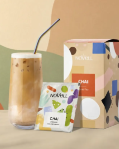 ☀️🤎 CENTRAL FLEQUERA x CAFÈS NOVELL — L’estiu sap millor amb el nostre CHAI LATTE L’estiu sap millor amb un toc de CHAI. I el nostre Chai Latte és la prova perfecta. Una beguda que combina frescor i aquell toc càlid i aromàtic que tant ens agrada als bevedors de te o de cafè. Ideal per començar el dia, per una pausa a la tarda o per refrescar-te amb estil. ✨ Amb un toc de Canyella 🥛 Cremós i suau   🧊 Serveix-lo ben fred A Central Flequera, el preparem amb la qualitat de Cafès Novell perquè cada tassa sigui una experiència exclusiva de l’estiu al Principat d’Andorra. Com t’agrada prendre’l? 👇 #CafésNovell #ChaiLatte #SummerDrinks #ChaiLovers #MomentoNovell #CentralFlequera