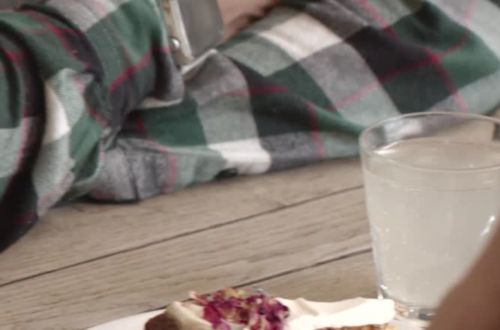 ☕🌞 CENTRAL FLEQUERA + CAFÈS NOVELL — El cafè amb llet que comença el dia com toca acompanyat d'un bon pastís artesà. Hi ha matins que necessiten calma… i matins que necessiten un bon cafè amb llet de NOVELL. A Central Flequera, el preparem amb Cafès Novell perquè cada tassa tingui aquell sabor intens, aroma net i cremositat perfecta que fa que el dia comenci amb bona energia i amb millor sabor. El nostre cafè amb llet és: Suau i equilibrat — ideal per a qualsevol rutina del matí Aromàtic — amb notes que desperten sense pressa Cremós — gràcies a una llet ben texturitzada Perfecte per esmorzar — acompanya croissants, pastissos, entrepans i qualsevol moment de pausa Per als que volen començar el dia amb un ritual, per als que busquen energia suau, per als que saben que un bon matí comença amb un bon cafè. Com t’agrada prendre’l? 👇 #CentralFlequera #CafesNovell #CafeAmbLlet #BonDia #Esmorzars #CoffeeTime #Andorra