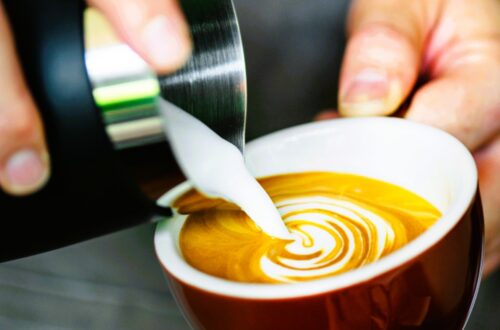☕❤️ No hi ha millor manera de començar el dia que amb Cafès Novell. L'aroma que desperta els sentits, el sabor que acompanya els primers moments del matí i la qualitat d'una marca de referència que converteix cada tassa de cafè en una experiència única. Si tens un negoci a Andorra i vols oferir als teus clients un cafè excel·lent, ara ho tens molt fàcil. Cafès Novell a Andorra és sinònim de qualitat, tradició i innovació, i la seva distribució va de la mà, d'un partner de confiança. 👉 Contacta amb Central Flequera i descobreix totes les solucions que Cafès Novell pot aportar al teu establiment. Perquè un bon cafè no només es beu. Es recorda. ☕ Qualitat excepcional. ☕ Sabor inconfusible. ☕ La millor manera de començar el dia. Central Flequera, el teu distribuïdor de Cafès Novell a Andorra. #CafesNovell #CentralFlequera #Andorra #CafeDeQualitat #HostaleriaAndorra